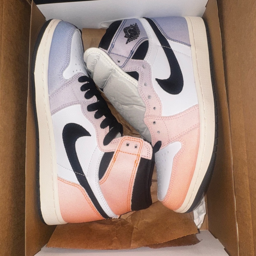 Air Jordan 1 Retro High OG 'Skyline'  2023 size 9 men 10.5 women